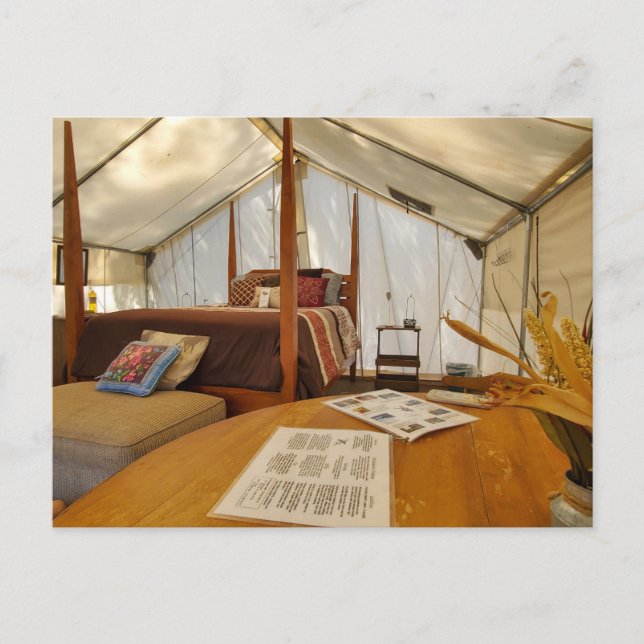 Postal Interior de tienda de glamping acogedor (Anverso)