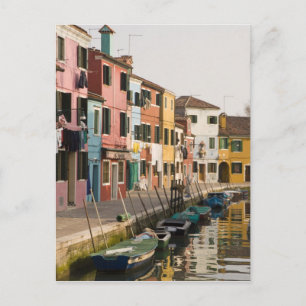 Postal Italia, Burano. Casas coloridas alineadas