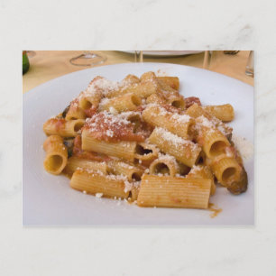 Postal Italia, Positano. Muestra el plato de rigatoni.