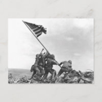 Izando la bandera americana en Iwo Jima