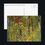 Postal Jardín de granja con crucifijo de Gustav Klimt<br><div class="desc">Jardín de granja con crucifijo (1911/1912) de Gustav Klimt es una pintura religiosa de arte fino del Simbolismo de la Era Victoriana vintage. Una escena natural con una variedad de flores que rodean un crucifijo con Jesucristo en un jardín en una granja. Sobre el artista: Gustav Klimt (1862-1918) fue un...</div>