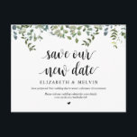 Postal Jardín de vegetación, Salven Nuestra Nueva Fecha,<br><div class="desc">Este es el moderno jardín de verano verde,  con fuente negra,  invitación a fiesta de boda Reprogramado (Salven nuestra nueva fecha) postal. Es la manera perfecta y elegante de hacer la invitación reprogramada a sus amigos y familiares.</div>