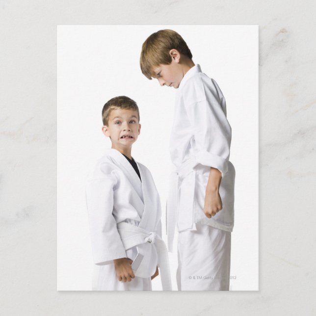 Postal jóvenes practicando artes marciales (Anverso)