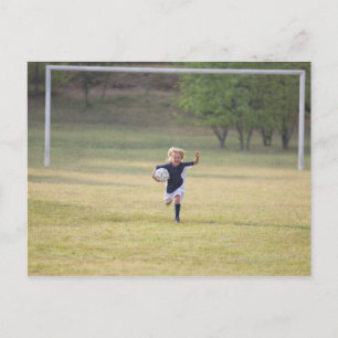 Postal Jugador de fútbol animando y gritando