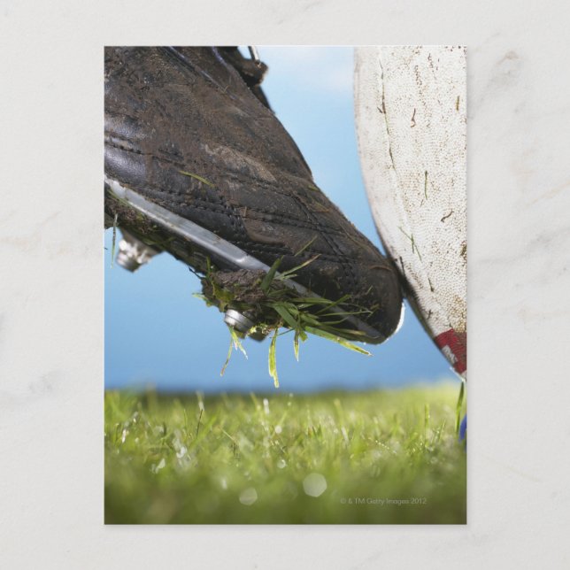 Postal Jugador de rugby lanzando la pelota fuera del tee, (Anverso)