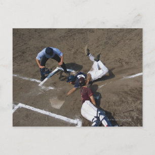Postal Jugadores de béisbol deslizándose en la base