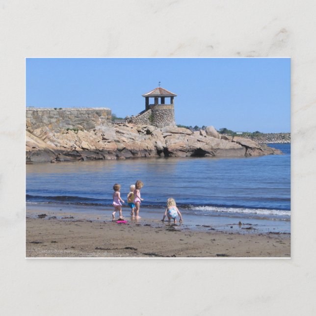 Postal Jugando en la playa en Rockport, MAMÁES (Anverso)