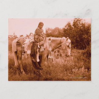 Postal Julia - mujer del cuervo