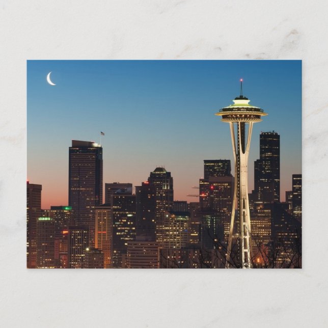 Postal La bandera de los Estados Unidos vuela entre la lu (Anverso)