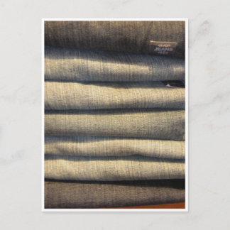 Postal "La bebé tiene sus vaqueros azules..."