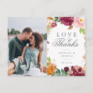 Postal La boda floral de la foto de Rubor Borgoña le