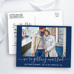 Postal La caligrafía que se casa salva la fecha azul<br><div class="desc">Moderna caligrafía moderna guión de pareja foto nos casan salva la tarjeta postal de Invitación de compromiso de fecha - azul marino</div>