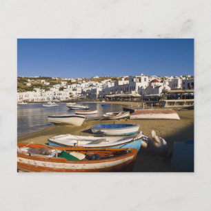 Postal La ciudad del puerto con los barcos de pesca