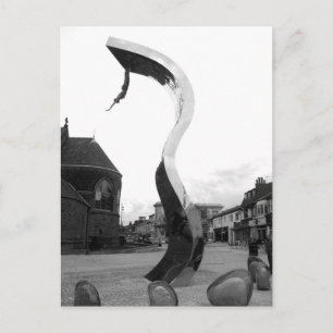 Postal La escultura ondulada B/W