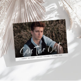 Postal La graduación de letras modernas salva la fecha