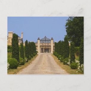 Postal La imponente entrada a Chateau Haut Sarpe, la