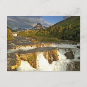 Postal La luz de la mañana saluda a Swiftcurrent Falls en