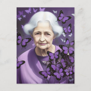 Postal La mujer mayor y las mariposas púrpura