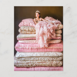 Postal La princesa y el té en su cama