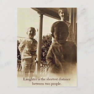 Postal La risa es la distancia más corta entre dos person