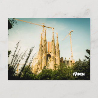 Postal La Sagrada Familia de Gaudí con la bandera de Cata