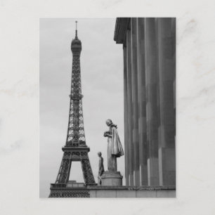 Postal La Torre Eiffel es un entramado de hierro del sigl