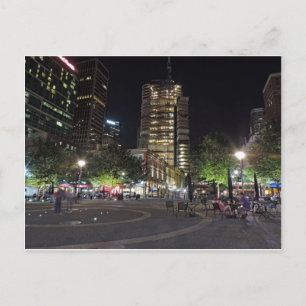Postal La Torre en la Plaza PNC de noche
