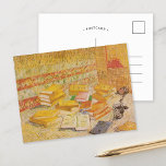 Postal La vida con las novelas francesas | Vincent Van Go<br><div class="desc">Still Life with French Novels and Glass with a Rosa (1887) del artista post-impresionista holandés Vincent Van Gogh. El arte original es un óleo sobre lienzo que representa un montón de libros en tonos amarillos cálidos. Utilice las herramientas de diseño para agregar texto personalizado o personalizar la imagen.</div>