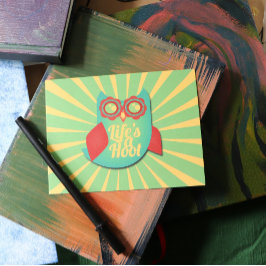 Postal La vida es un búho holgazán