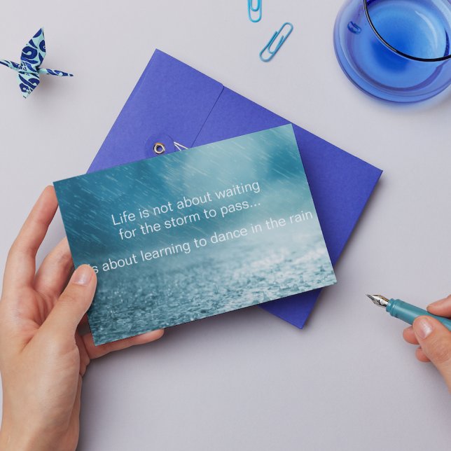 Postal La vida lucha contra la Inspiradora cita de la llu (Subido por el creador)