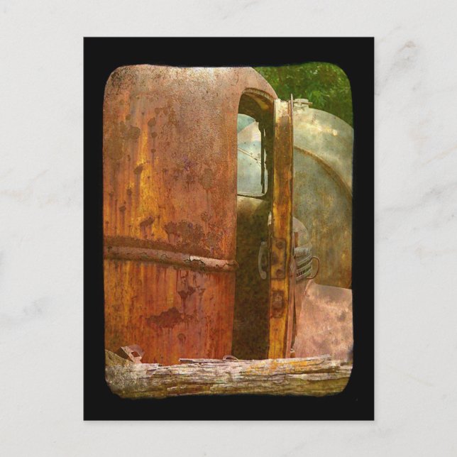 Postal La visión diferente del viejo camión abandonado en (Anverso)
