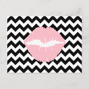 Postal Labios rosados sobre zigzag blanco y negro