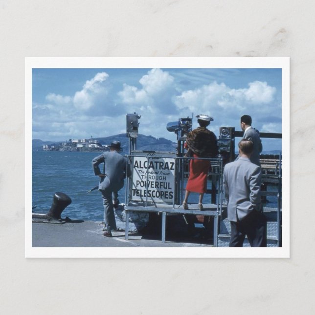 Postal Lady Views Alcatraz a través del telescopio 1950s  (Anverso)