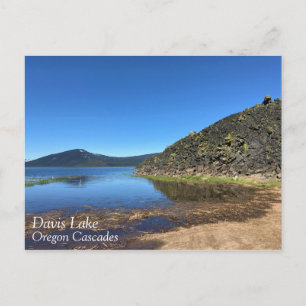 Postal Lago Davis con rocas de lava, Oregón