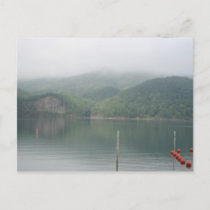 Postal lago de borde azul