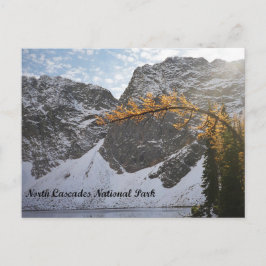 Postal Lago de montaña cubierto de nieve en Cascades del