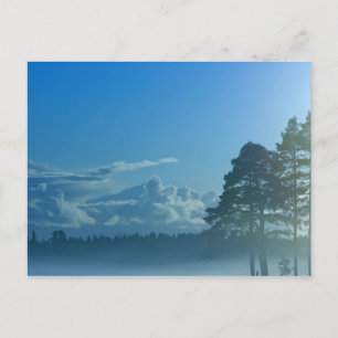 Postal lago de niebla en Finlandia