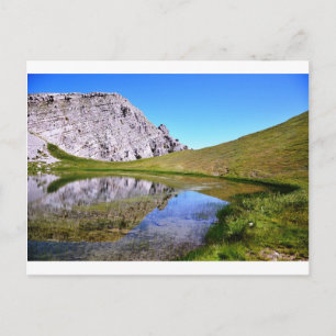 Postal Lago en una montaña