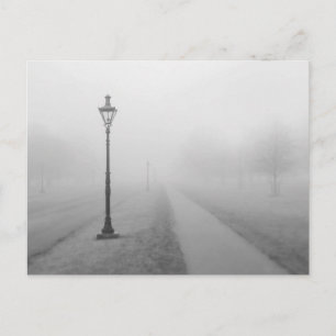 Postal Lámparas de calle en la niebla