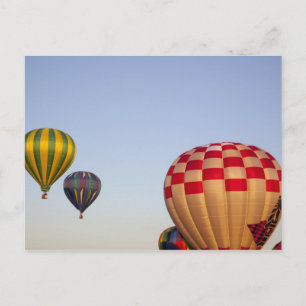 Postal Lanzando globos aerostáticos