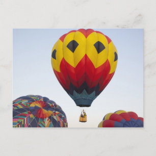Postal Lanzando globos aerostáticos