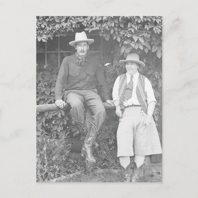 Postal Larry Larom y una presentación de las mujeres (Anverso)