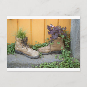 Postal Las botas recicladas hacen buenos plantadores