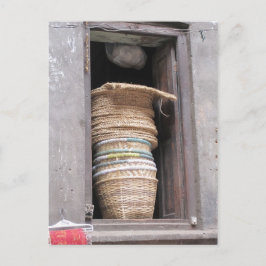 Postal Las cestas en la ventana