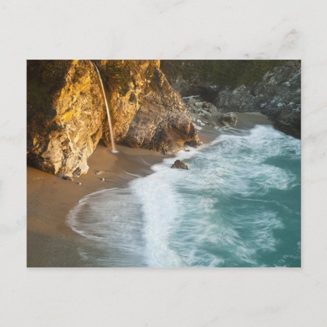 Postal Las escénicas cataratas McWay caen en la playa y (Anverso)