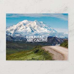 Postal las montañas llaman a un hombre de negocios