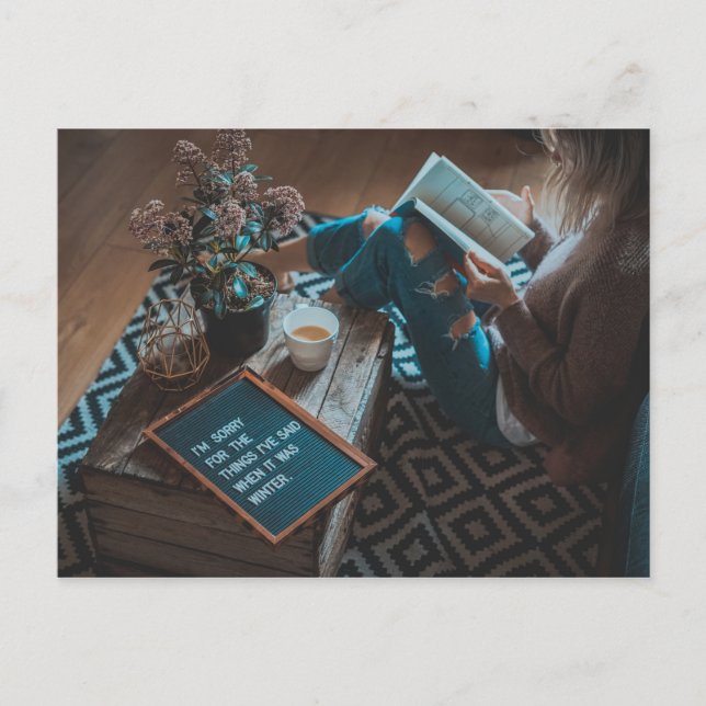 Postal lectura con una taza de té literaria (Anverso)