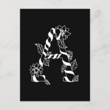 Letra negra y blanca "A" con flores de remolque