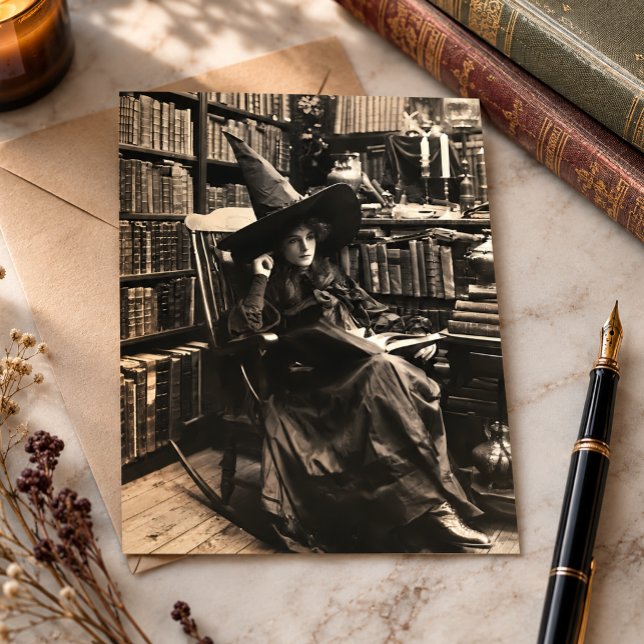 Postal Leyendo Bruja Vintage  (Subido por el creador)