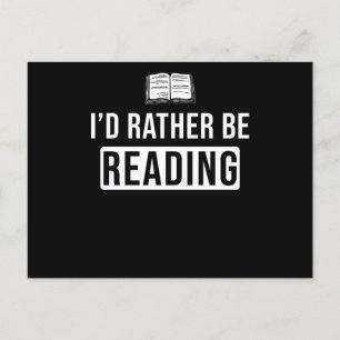 Postal Leyendo libro de regalos de afición